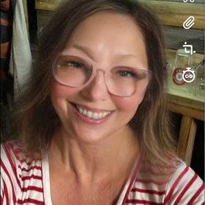 Meet your Posher, Laurie